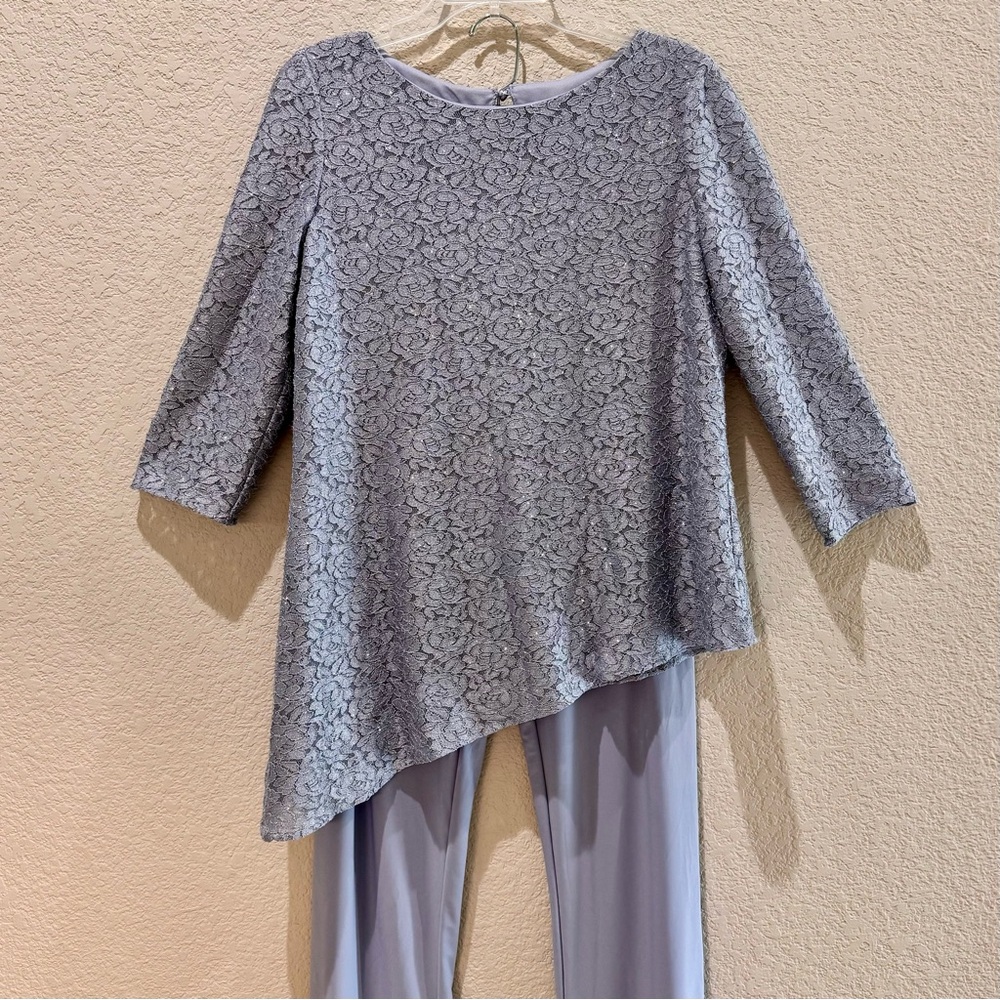 Oleg Cassini Silver Lace Top With Pants 3/4 Sleeve
